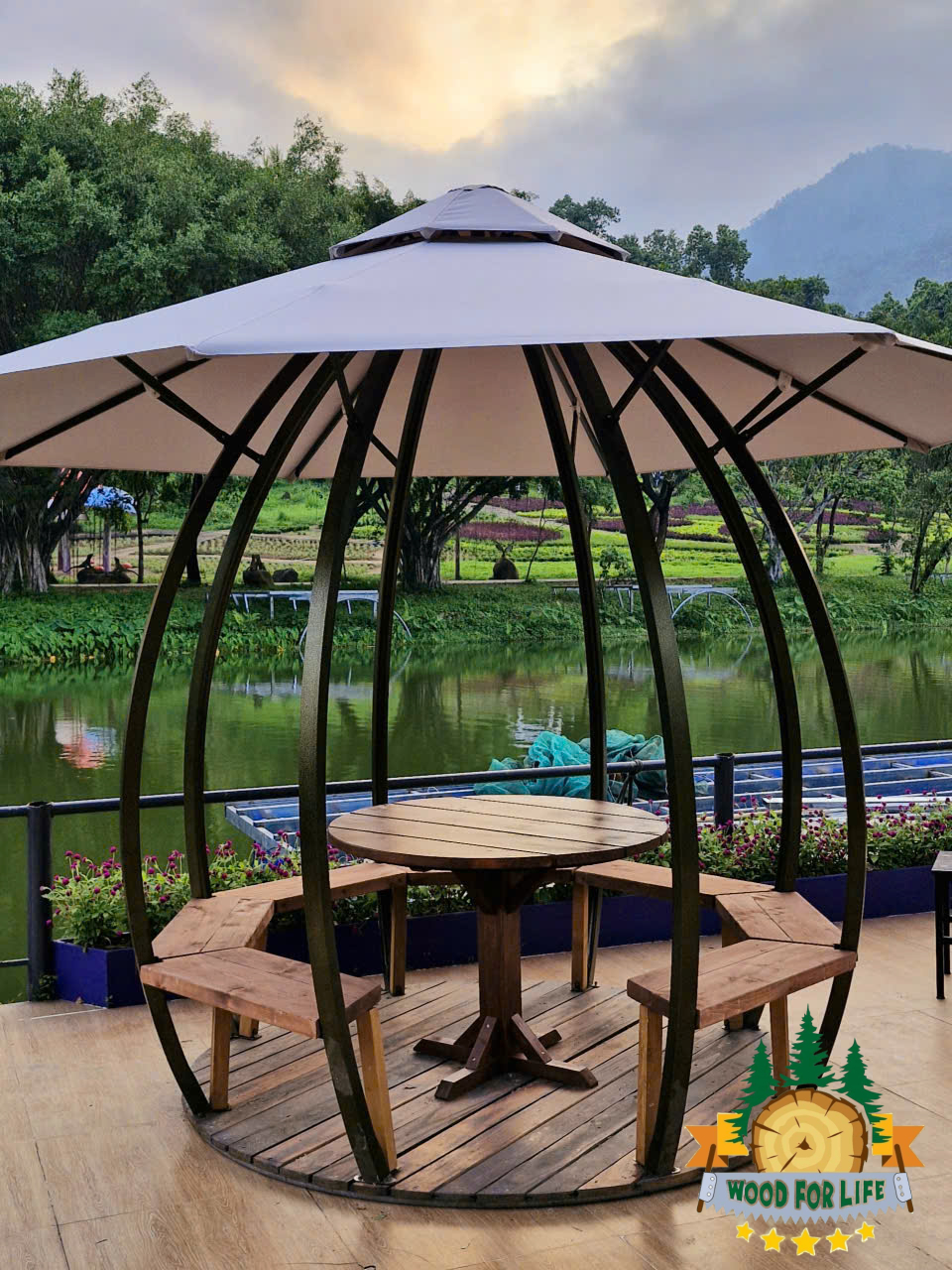 Chòi sắt sân vườn