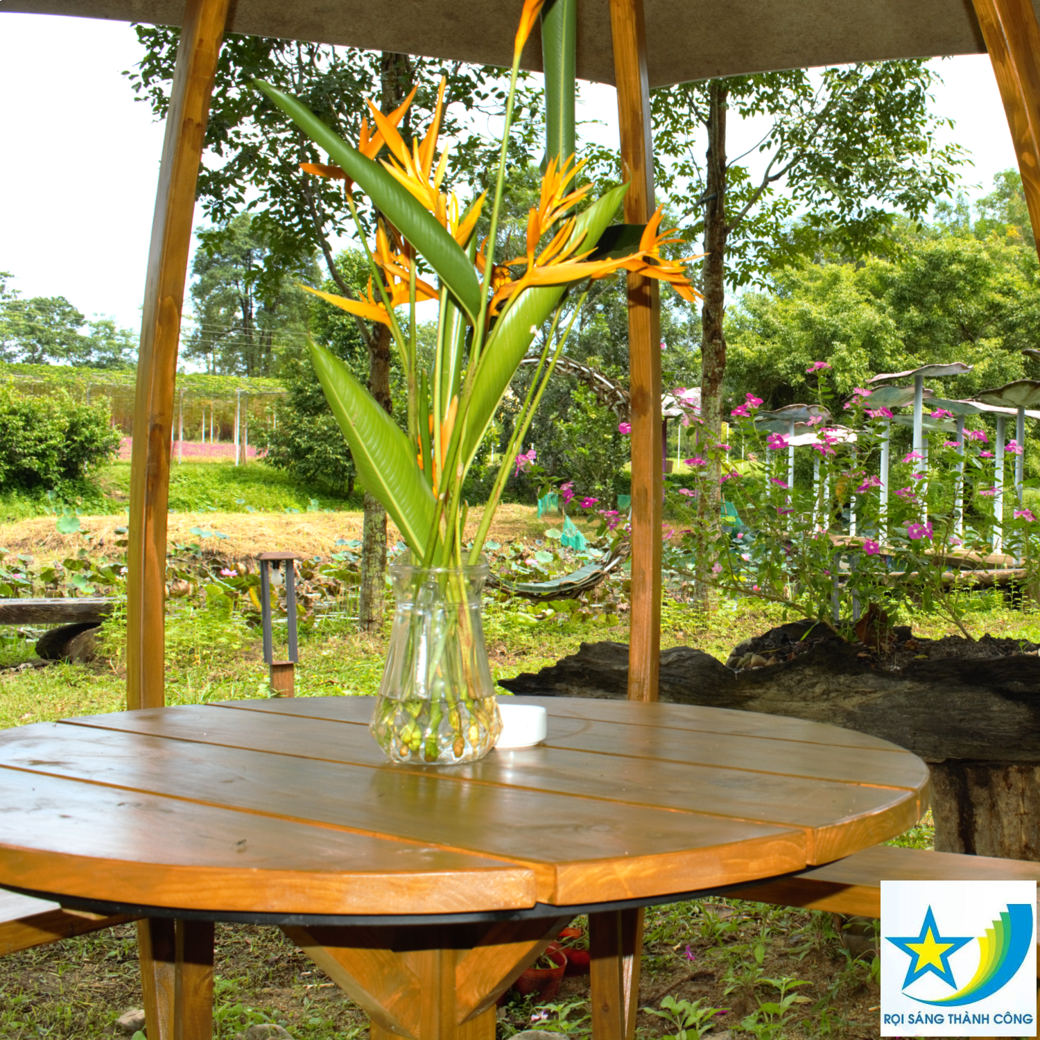 Chòi sắt sân vườn