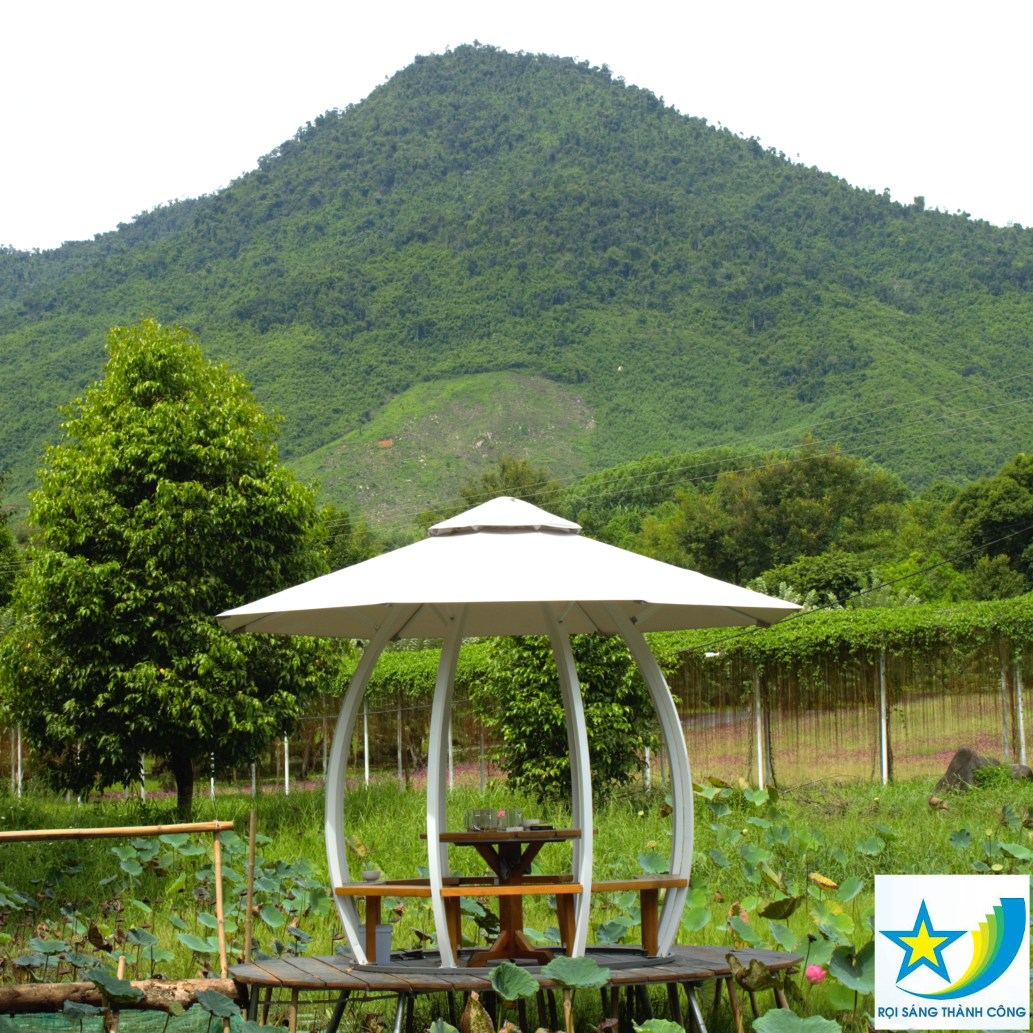 Chòi sắt sân vườn